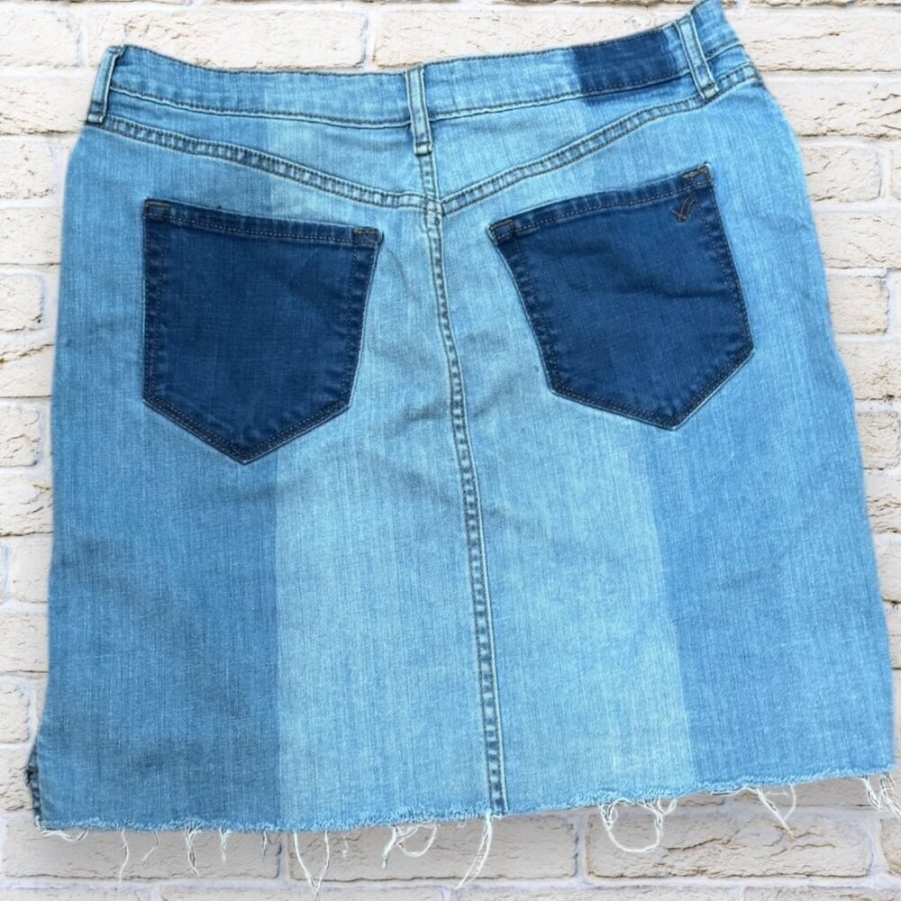 William Ras frayed fringe bottom denim Jean Skirt Size 30 - Picture 2 of 4